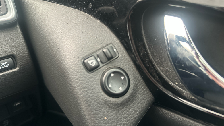 Nissan Qashqai 1.3 DiG-T N-Connecta 5dr Petrol Hatchback